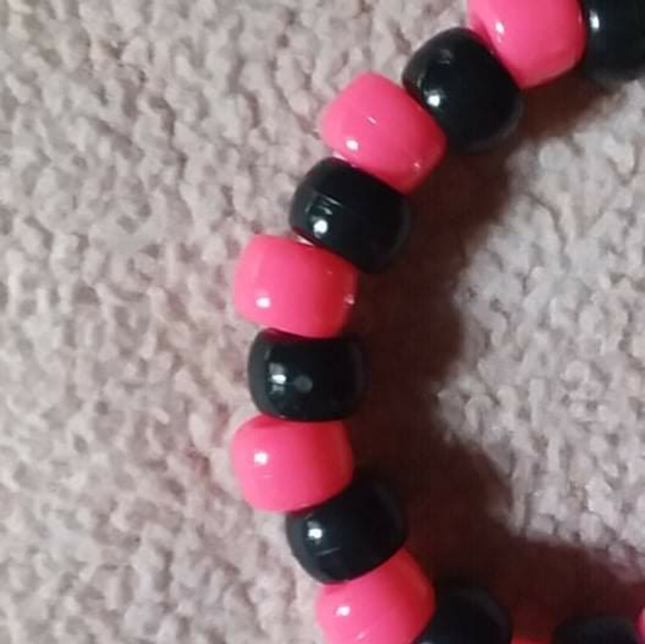 pink large heart pink black kandi bracelet - Picture 5 of 5